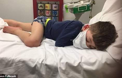 Întrebarea sfâșietoare a unui băiețel de 5 ani cu COVID-19: ”Mami, o să mor?”
