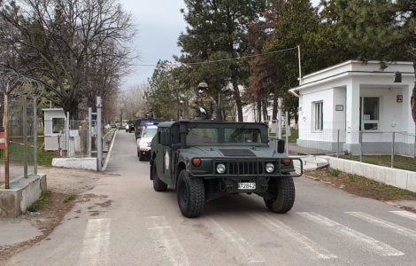 Armata Română a ieșit pe străzi. Vehiculele militare circulă prin Capitală
