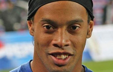 Ronaldinho, sfatuit de fani sa plece acasa dintr-un club de noapte