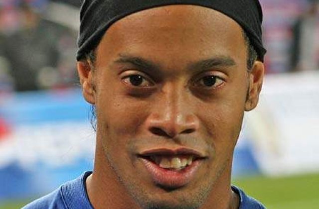 Ronaldinho, sfatuit de fani sa plece acasa dintr-un club de noapte