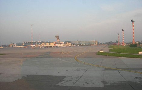 Fostul director al aeroportului Otopeni, Cornel Poterasu, a fost repus in functie