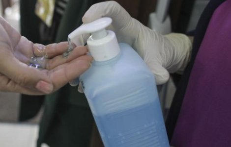 Cercetătorii români au inventat un dezinfectant eficient impotriva COVID-19