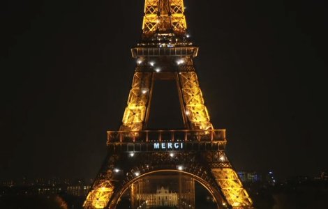 VIDEO Turnul Eiffel, omagiu pentru persoanele care se luptă cu virusul COVID-19