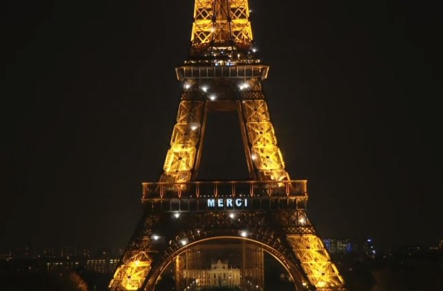 VIDEO Turnul Eiffel, omagiu pentru persoanele care se luptă cu virusul COVID-19