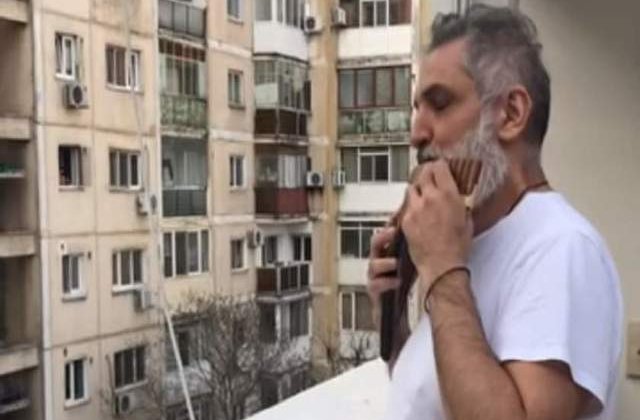 Momente emoționante: Damian Drăghici a ținut un concert din balcon pentru vecini