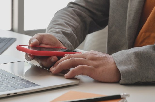 Pacienții cu boli cronice pot fi consultați GRATUIT online. Cum se desfășoară consultațiile