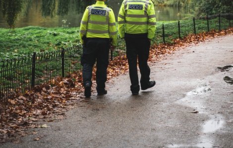 Un polițist cu simptome de Covid-19, ignorat de autorități