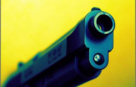 Un detinut obez si-a ascuns arma intre pliurile de grasime ale burtii