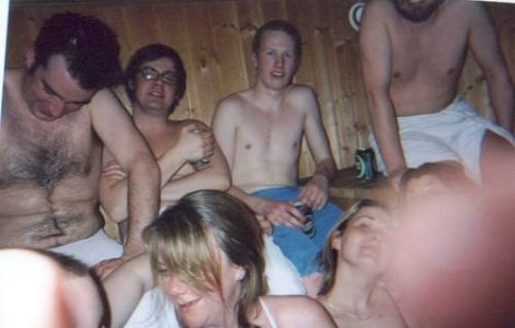 Un finlandez si o rusoaica au stat intr-o sauna incalzita la 110 grade