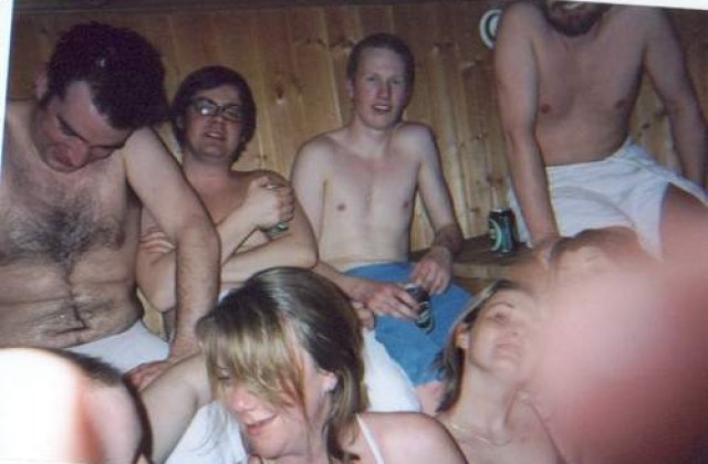 Un finlandez si o rusoaica au stat intr-o sauna incalzita la 110 grade