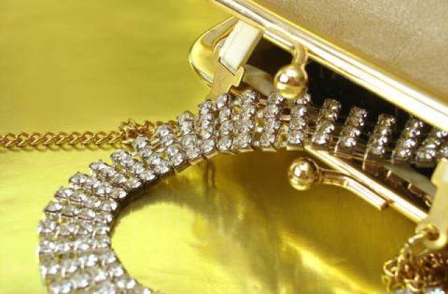 Autorii jafului de 11 milioane de euro din Sardinia, posibil romani, au lasat amprente in urma lor