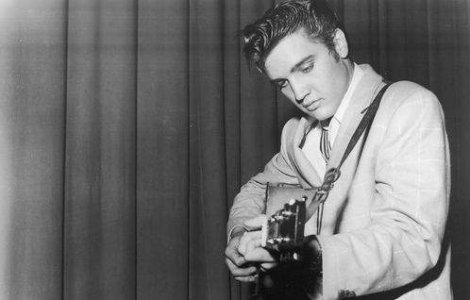Elvis Presley la 21 de ani