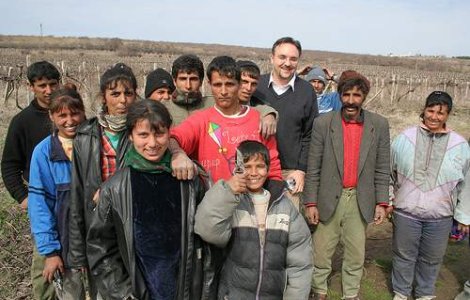 Extremistii est-europeni au pornit la vanatoare de romi