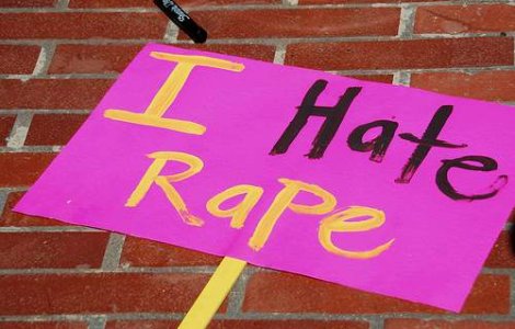 Italia: O romanca a fost violata de trei conationali in semn de &#39;La multi ani!&#39;