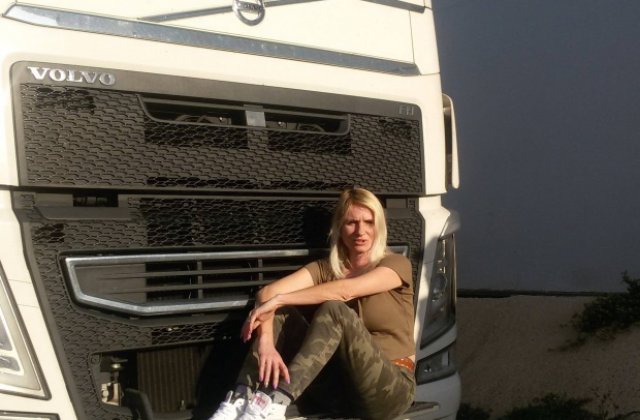 O șoferiță româncă de TIR duce alimente italienilor aflați în zonele roșii