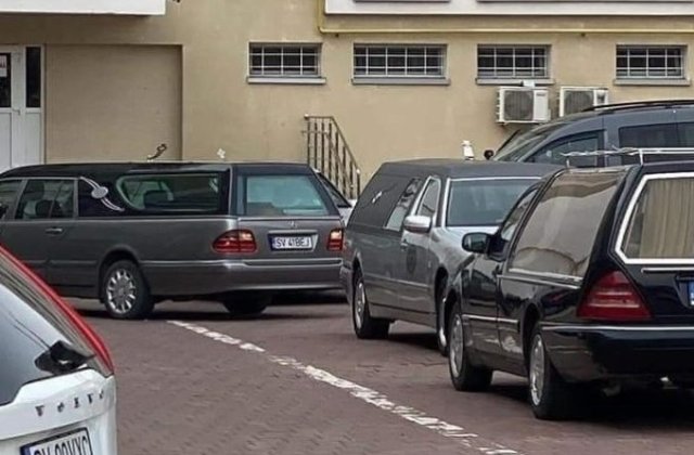 Imaginea realității sumbre: Dricurile stau la coadă la Spitalul din Suceava