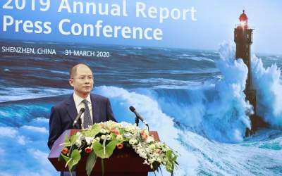 Pusă la colț de americani,...