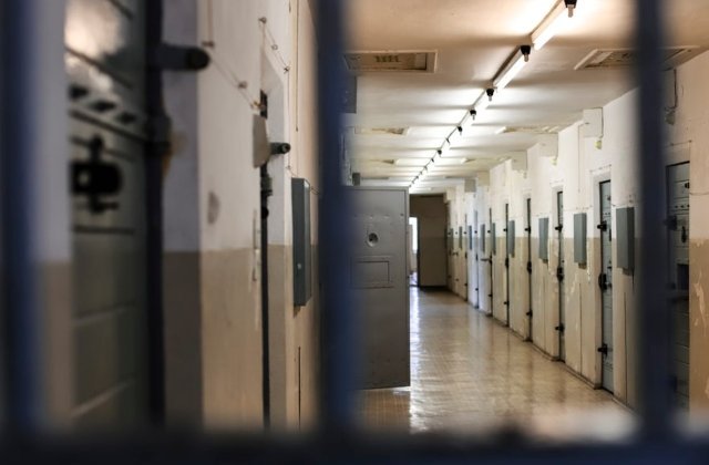 Liberalii duc grija pușcăriașilor: Pedepse executate acasă sau &icirc;nchisoare doar &icirc;n weekend