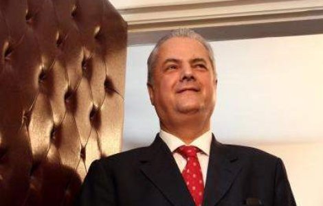 Adrian Nastase face revolutie online