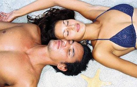 Romanii fac sex de 12 ori pe luna!