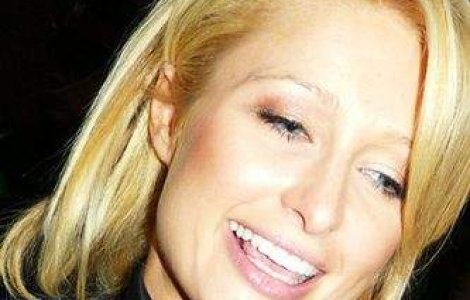 Paris Hilton, recucerita cu o insula