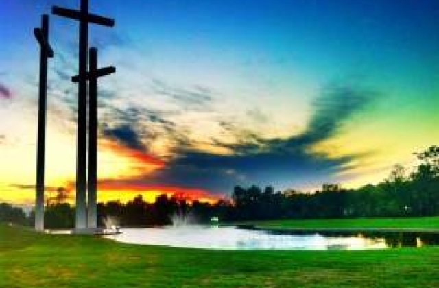 Drobeta Turnu Severin:  Peste o mie de persoane s-au imbulzit sa ia apa sfintita