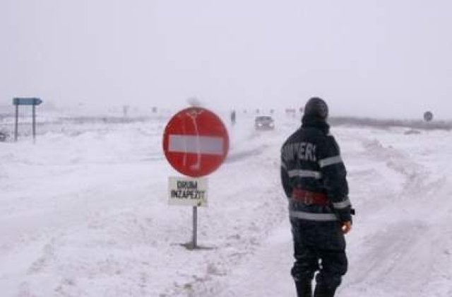 Sapte drumuri nationale, inchise in jud. Vaslui, Botosani si Vrancea, din cauza viscolului