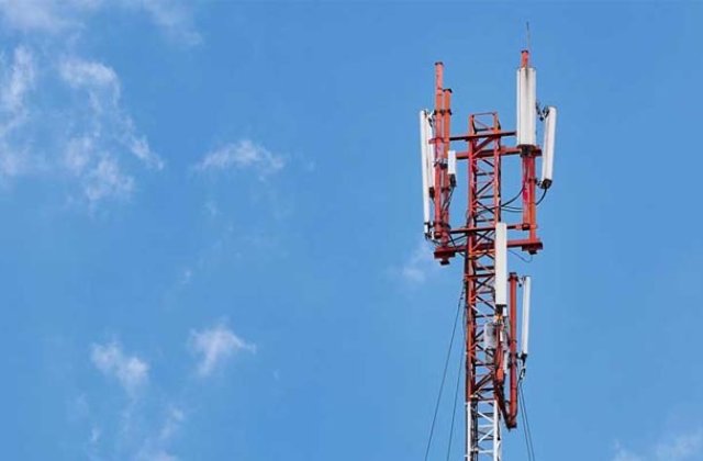 Paranoia conspirațiilor: Antene 5G, atacate de teamă că ar răsp&acirc;ndi coronavirus