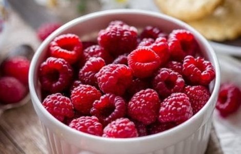 Indicații terapeutice pentru prepararea siropului medicinal de zmeură cu miere