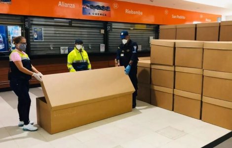 Coronavirus: De la cadavre pe străzi, la sicrie de carton în Ecuador
