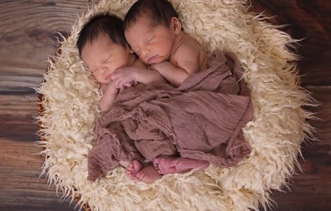 Un cuplu din India și-a botezat gemenii ”Covid” și ”Corona”