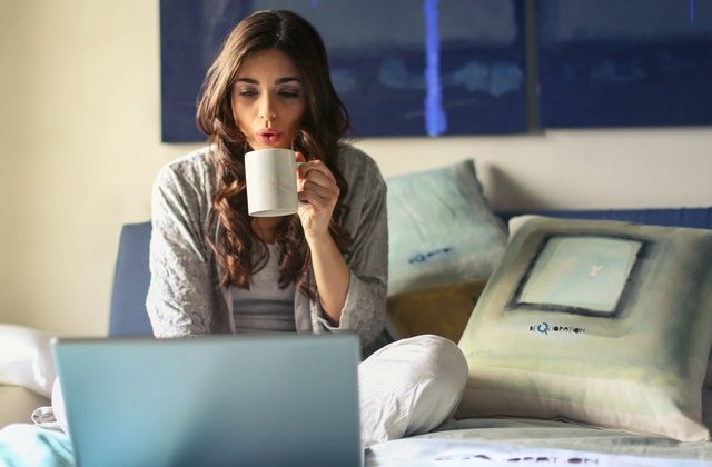 Cum să te deconectezi de la job când lucrezi de acasă