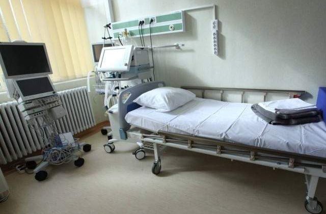 Un român din Spania donează 500 de paturi spitalelor care îngrijesc pacienții bolnavi de COVID-19