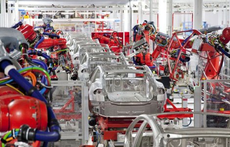 Tesla concediază sute de angajați temporar în Statele Unite