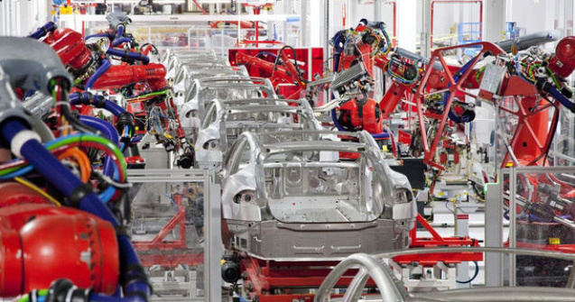 Tesla concediază sute de angajați temporar în Statele Unite