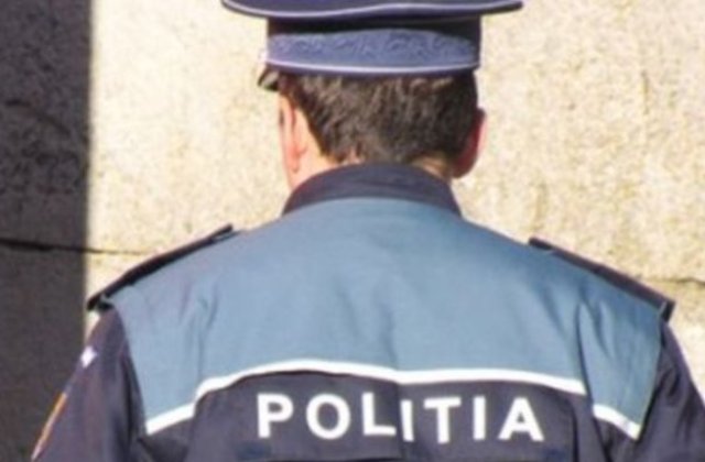 Polițist acuzat de o tânără că i-a cerut favoruri sexuale ca să ”uite” de declarația pe proprie răspundere