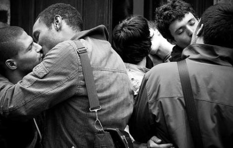 Homosexualitatea, transmisa din tata-n fiu?