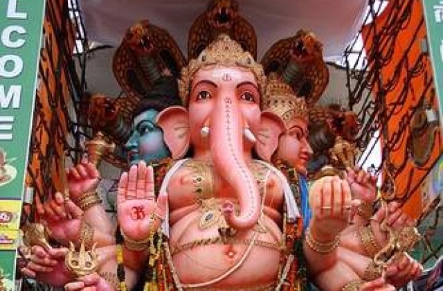 Copil cu opt membre, zeu nepalez