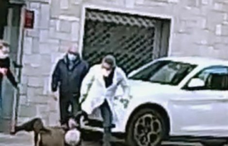 VIDEO Un medic și-a bătut pacientul în vârstă de 85 de ani