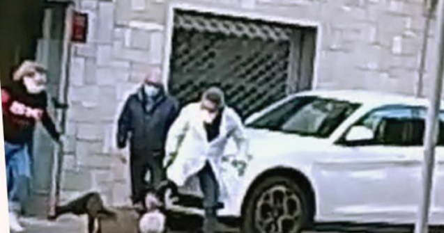 VIDEO Un medic și-a bătut pacientul în vârstă de 85 de ani