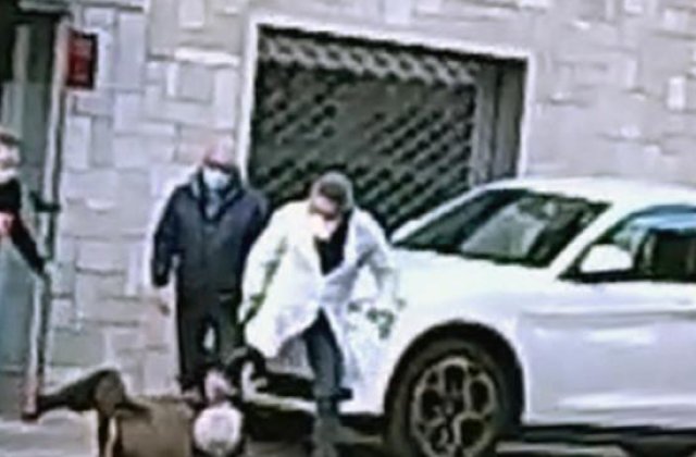 VIDEO Un medic și-a bătut pacientul în vârstă de 85 de ani