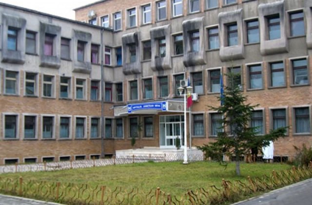 Al doilea spital militarizat din Rom&acirc;nia. Nelu Tătaru merge la Deva