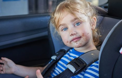 Au încercat să îi mintă pe polițiști în plină pandemie, dar au fost dați de gol de fetița lor