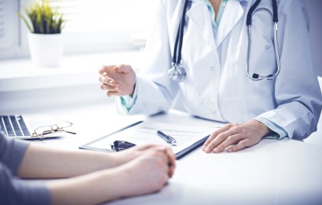 Medicii de familie se simt discriminați și cer și ei „încurajarea” de 500 euro