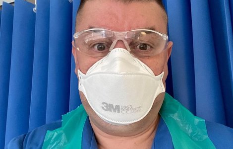 Un medic român stabilit în Marea Britanie povestește dezastrul prin care trece