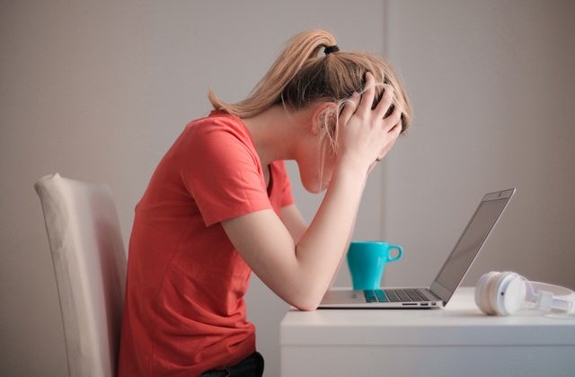 Ce se întâmplă în corpul tău atunci când nu ești fericit la locul de muncă - 7 efecte îngrijorătoare