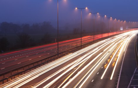 Șofer oprit de poliție pentru că mergea cu 210km/h. Scuza lui: fugea de COVID-19