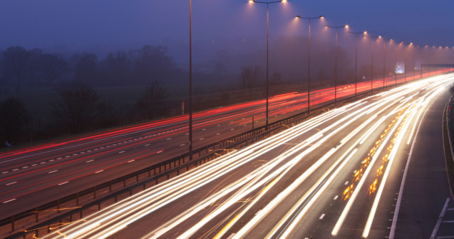 Șofer oprit de poliție pentru că mergea cu 210km/h. Scuza lui: fugea de COVID-19