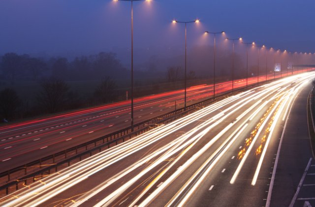 Un șofer a fost oprit de poliție pentru că mergea cu 210km/h. Scuza lui: fugea de coronavirus