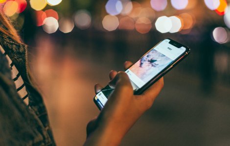 3 moduri de a-ți proteja telefonul mobil de șocuri și zgârieturi